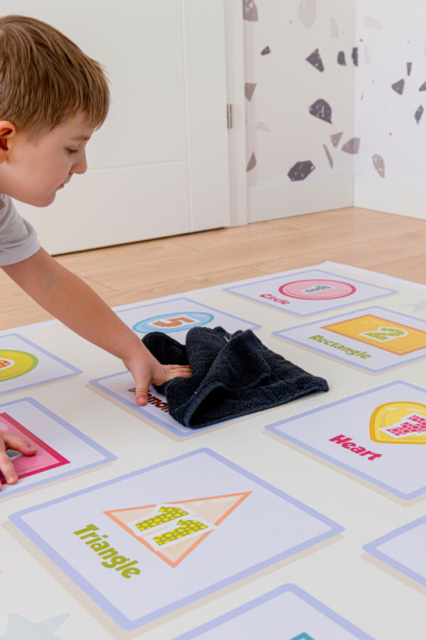 Mata edukacyjna KSZTAŁTY - SHAPES