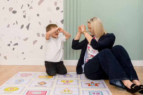 Mata edukacyjna KSZTAŁTY - SHAPES